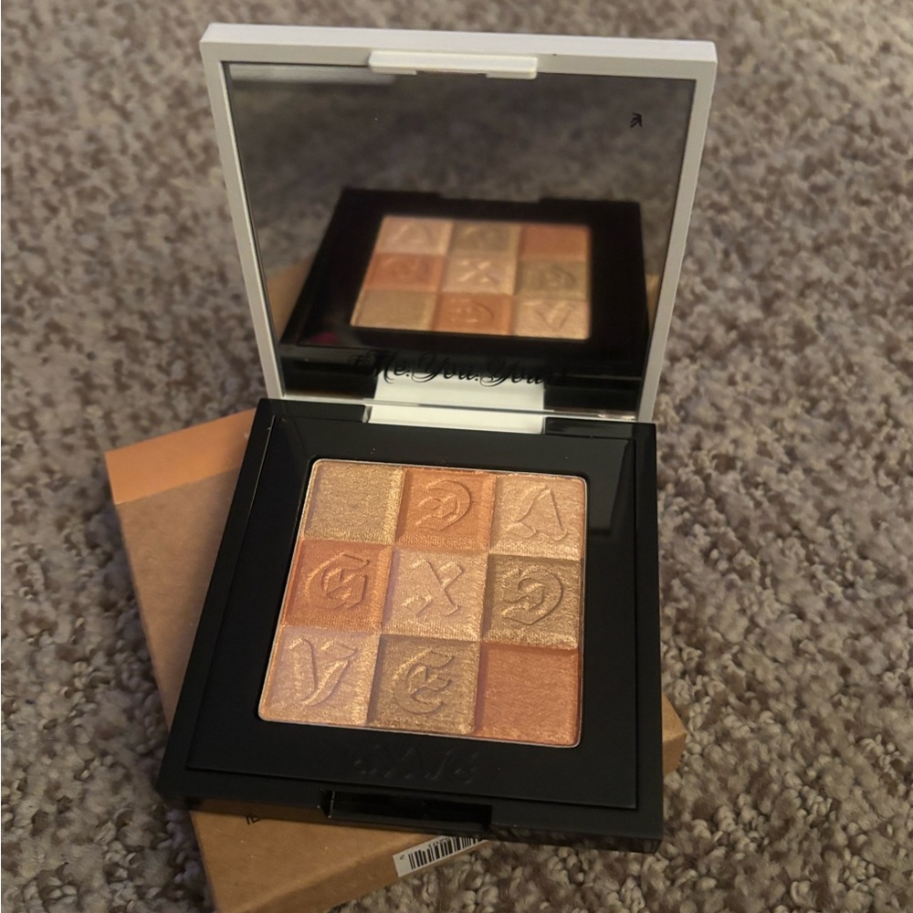 GXVE by Gwen Stefani Glow Highlighter Palette - Picture 4 of 5